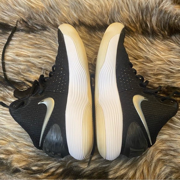 Nike Black & White Hyperdunk Shoes - Picture 3 of 9